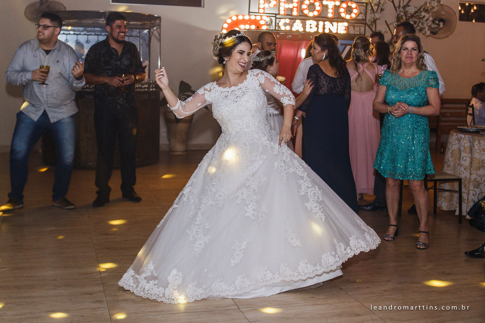 Foto Casamento no espaço MariFestas, Guapiaçu, Ana Carla e Nilton Foto Casamento no espaço MariFestas, Guapiaçu, Ana Carla e Nilton - Imagem 41