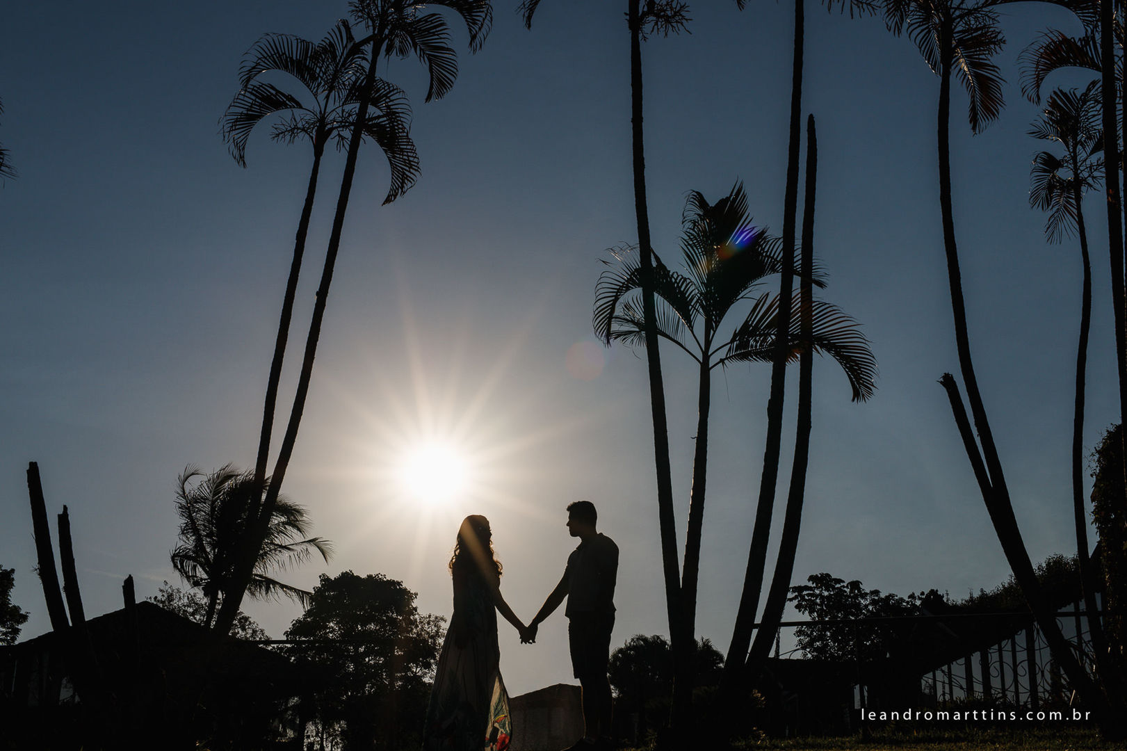 Foto Pré Wedding Larissa e Edson no Antiquário Clever Casado Foto Pré Wedding Larissa e Edson no Antiquário Clever Casado - Imagem 0