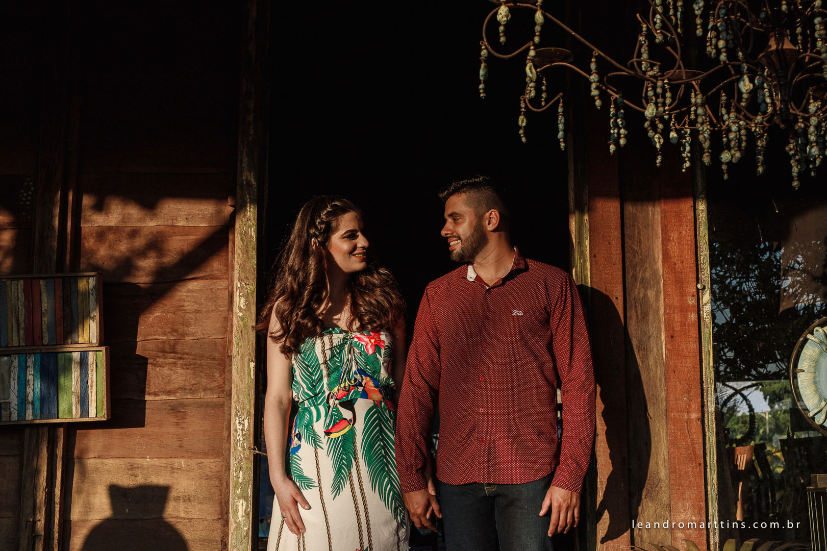 Foto Pré Wedding Larissa e Edson no Antiquário Clever Casado Foto Pré Wedding Larissa e Edson no Antiquário Clever Casado - Imagem 13