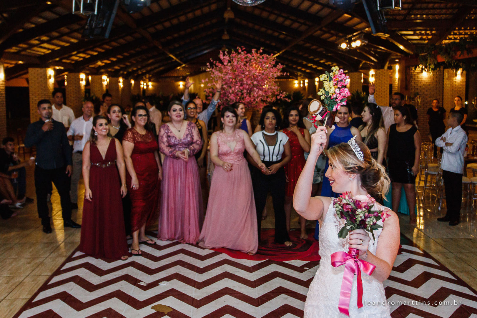Foto Casamento Ana e Thiago na Paróquia Menino Jesus de Praga Foto Casamento Ana e Thiago na Paróquia Menino Jesus de Praga - Imagem 60