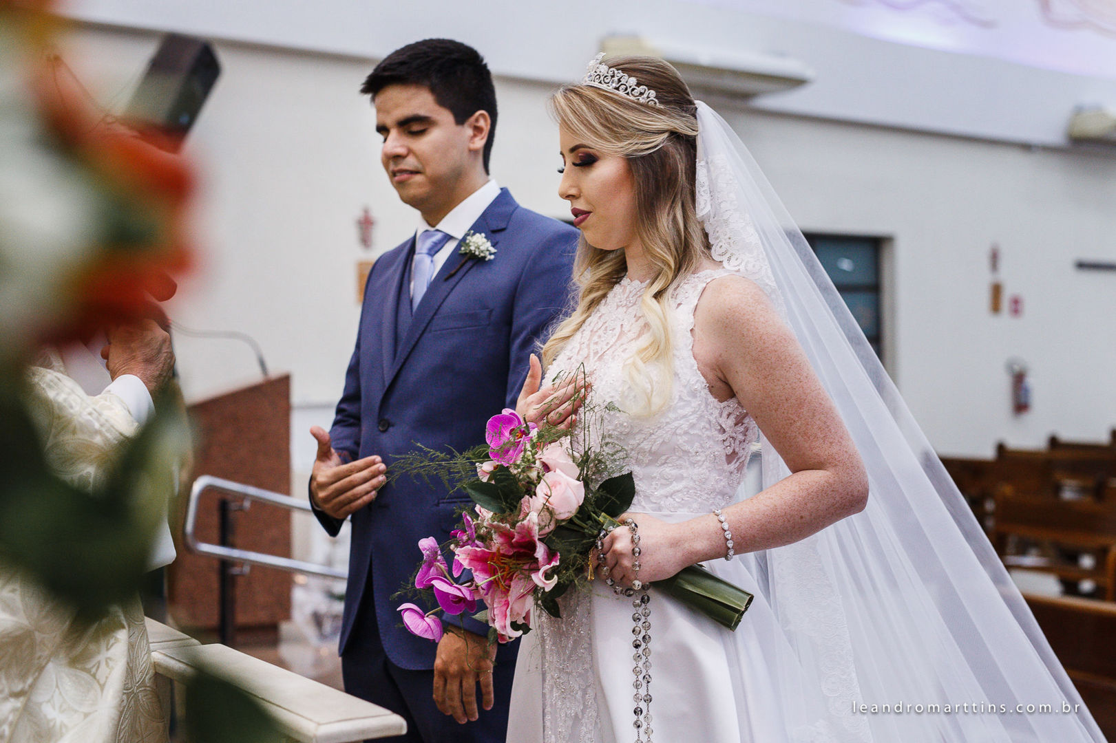 Foto Casamento Ana e Thiago na Paróquia Menino Jesus de Praga Foto Casamento Ana e Thiago na Paróquia Menino Jesus de Praga - Imagem 17