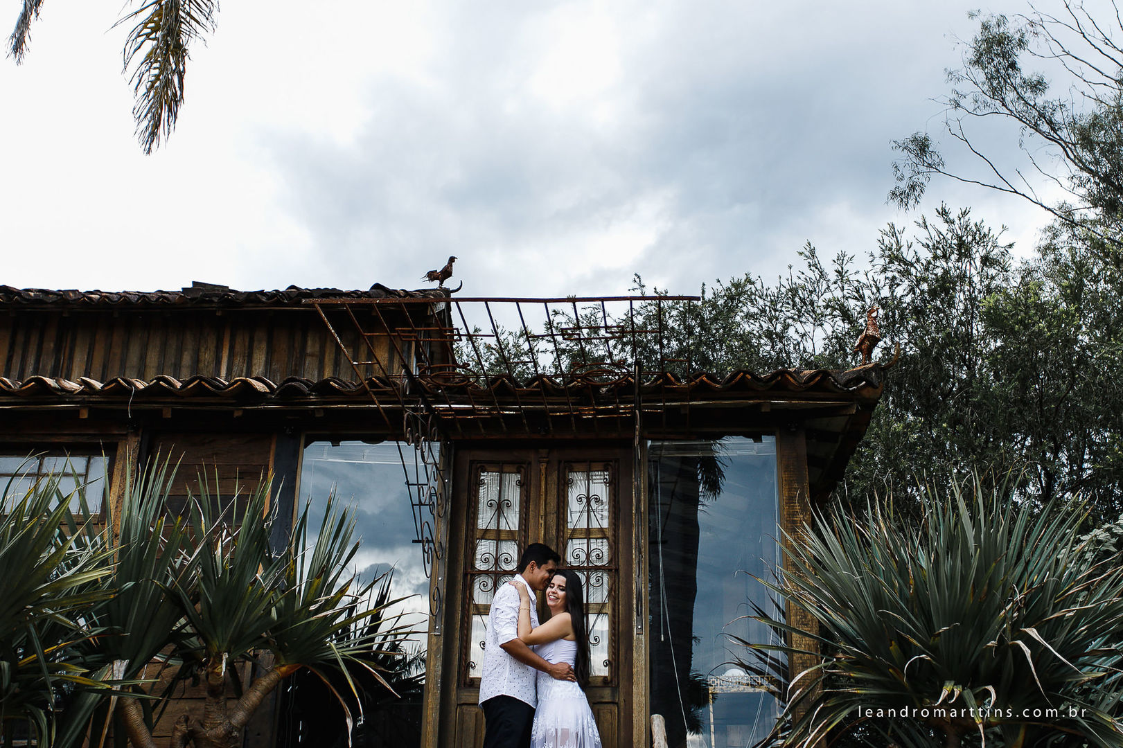 Foto Pré Wedding Pâmela e Tiago no Antiquário Clever Casado Foto Pré Wedding Pâmela e Tiago no Antiquário Clever Casado - Imagem 8