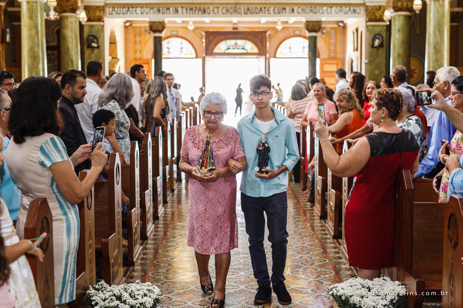 Foto Casamento Ludmila e Fernando na Igreja Basílica Menor de Nossa Senhora Aparecida - São José do Rio Preto - SP Foto Casamento Ludmila e Fernando na Igreja Basílica Menor de Nossa Senhora Aparecida - São José do Rio Preto - SP - Imagem 17