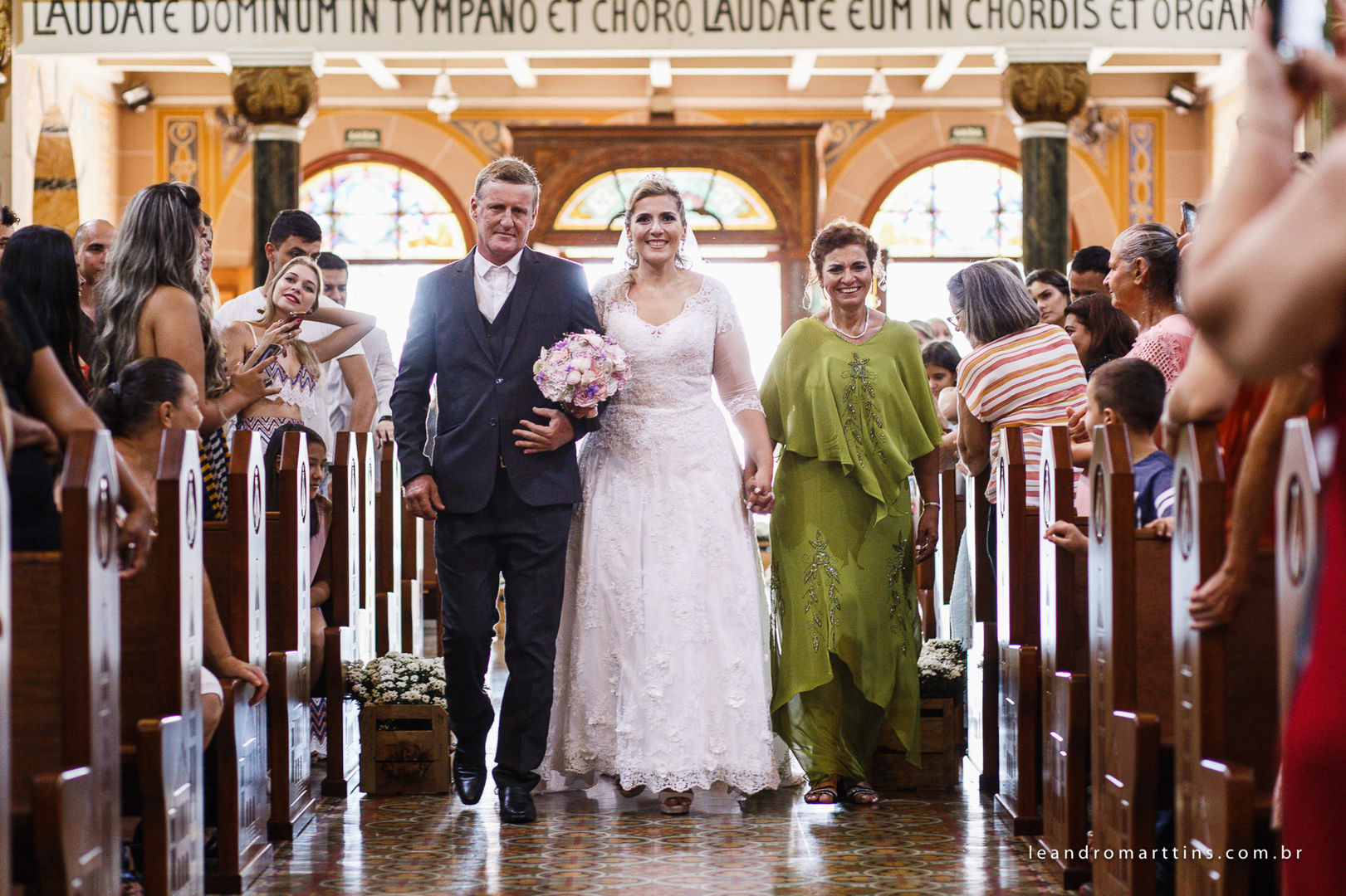 Foto Casamento Ludmila e Fernando na Igreja Basílica Menor de Nossa Senhora Aparecida - São José do Rio Preto - SP Foto Casamento Ludmila e Fernando na Igreja Basílica Menor de Nossa Senhora Aparecida - São José do Rio Preto - SP - Imagem 23