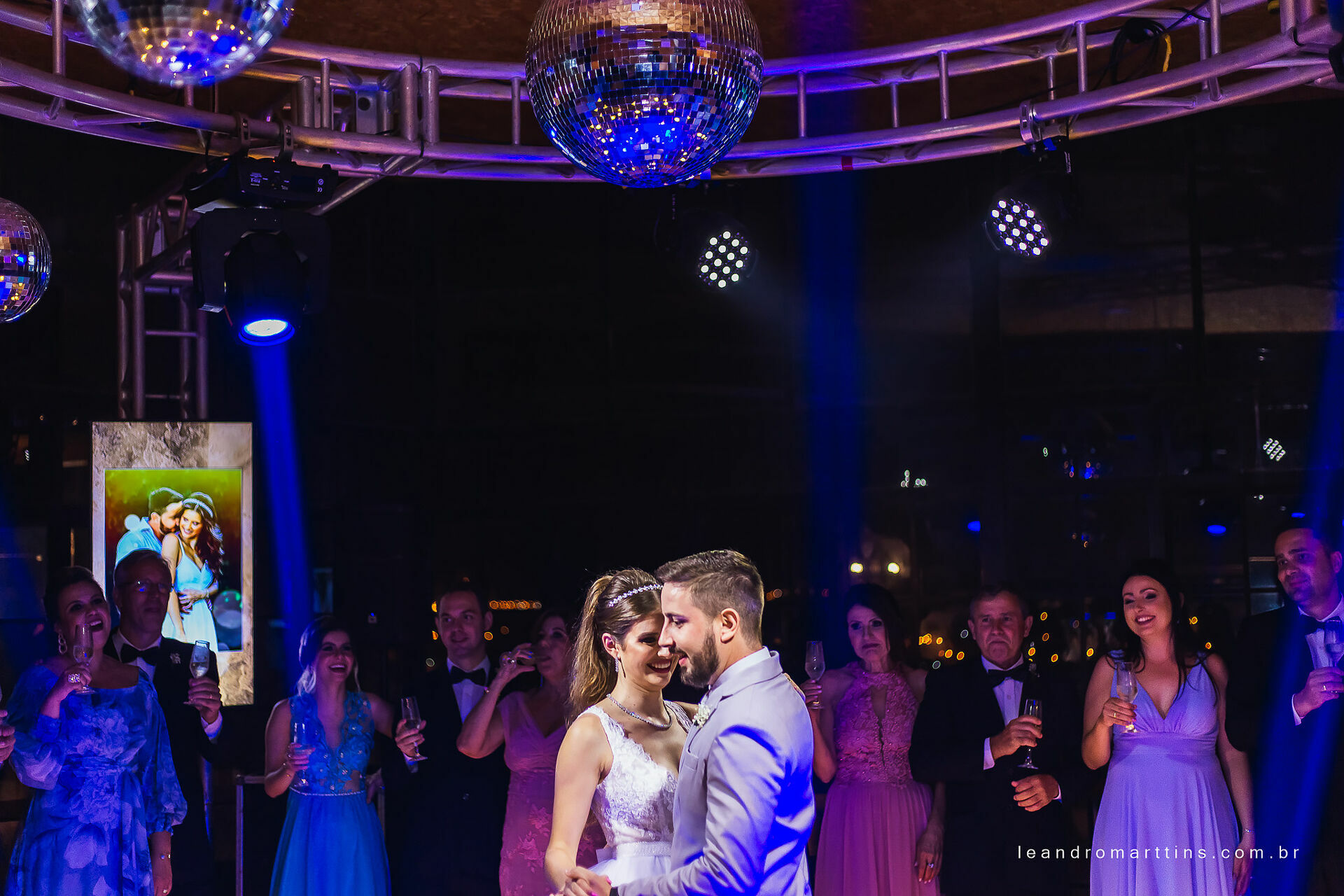 Foto Casamento Marcele e Vitor na igreja Basílica com recepção no espaço Glauber Carvalho Foto Casamento Marcele e Vitor na igreja Basílica com recepção no espaço Glauber Carvalho - Imagem 4