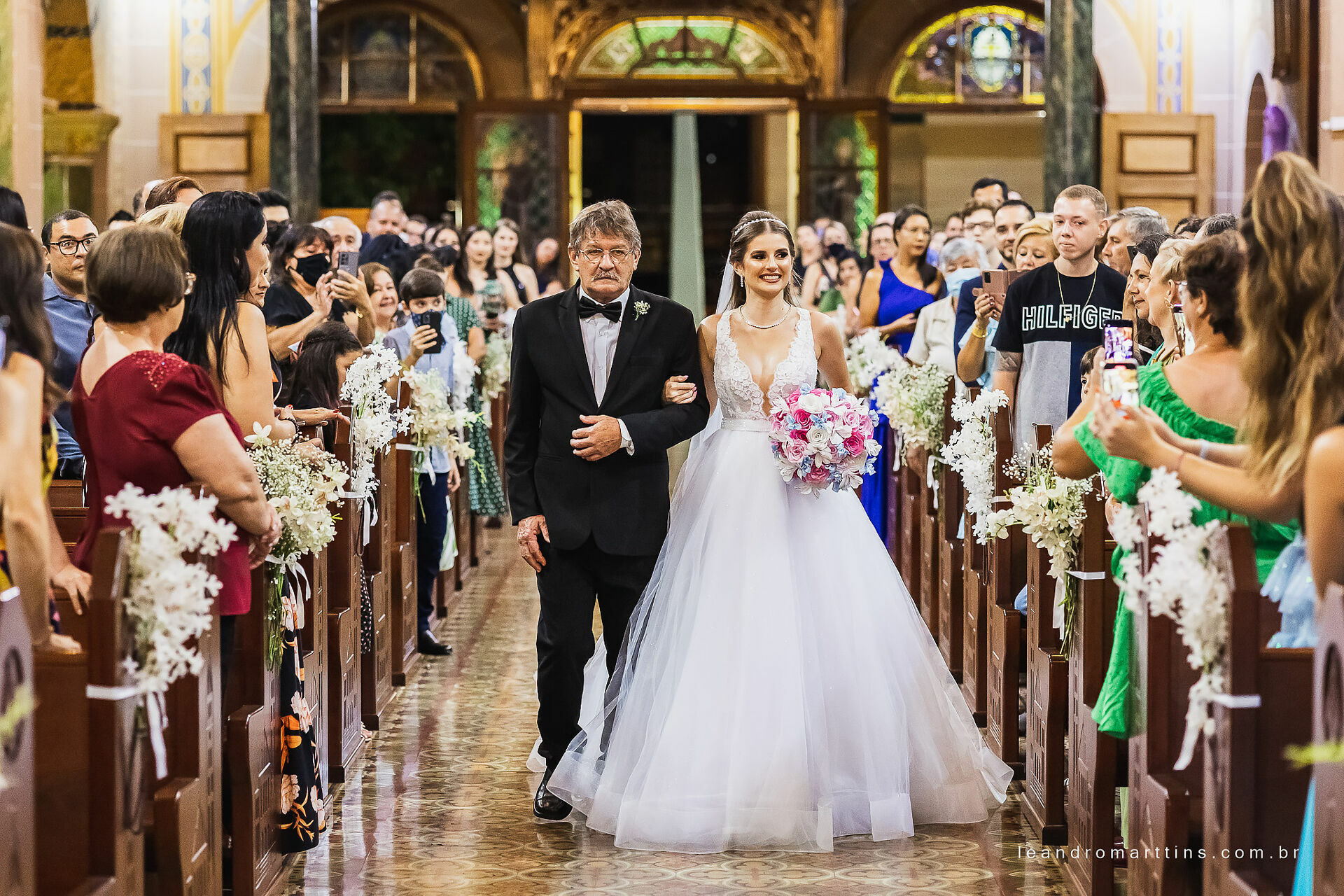 Foto Casamento Marcele e Vitor na igreja Basílica com recepção no espaço Glauber Carvalho Foto Casamento Marcele e Vitor na igreja Basílica com recepção no espaço Glauber Carvalho - Imagem 21