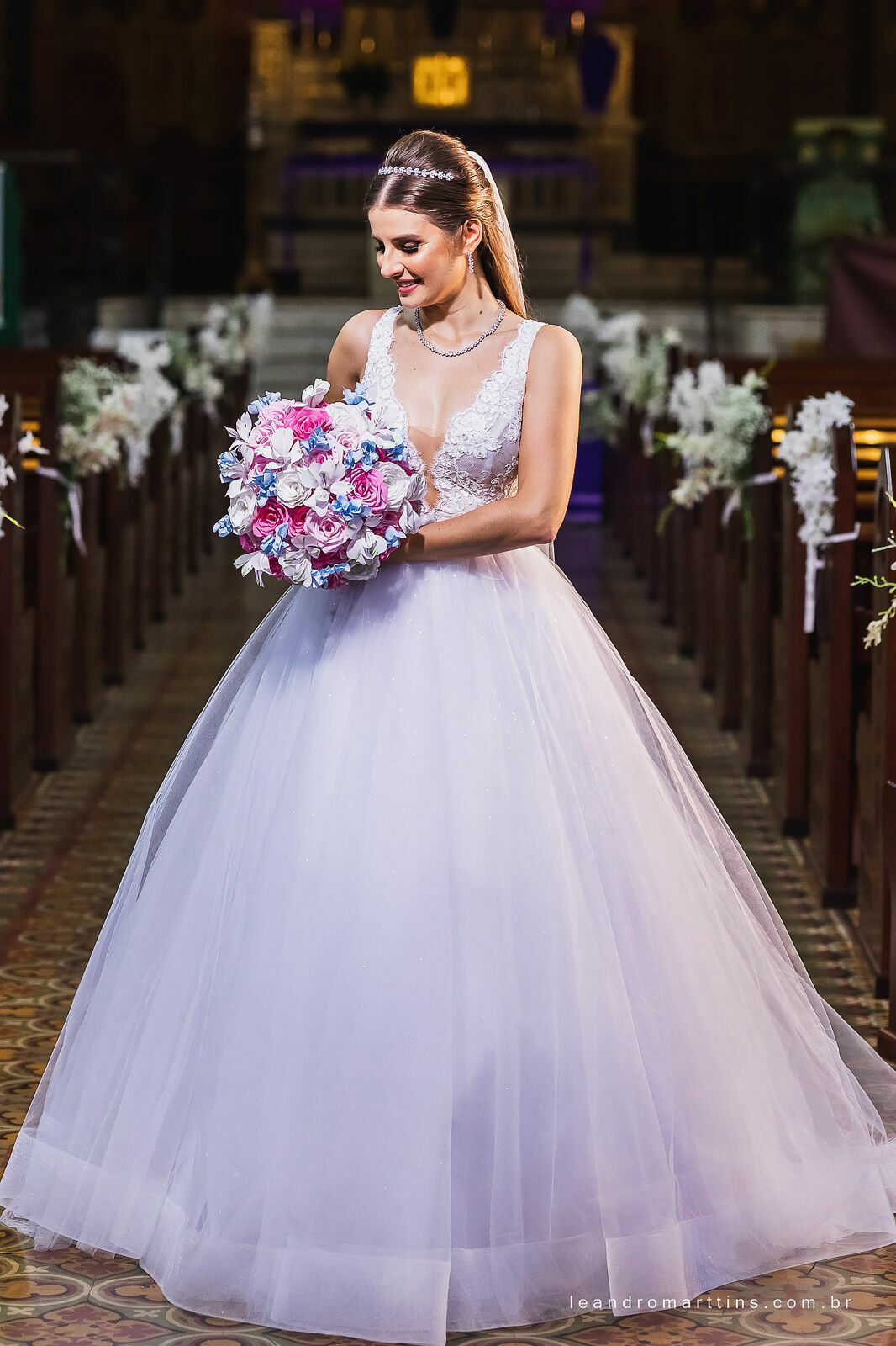 Foto Casamento Marcele e Vitor na igreja Basílica com recepção no espaço Glauber Carvalho Foto Casamento Marcele e Vitor na igreja Basílica com recepção no espaço Glauber Carvalho - Imagem 41