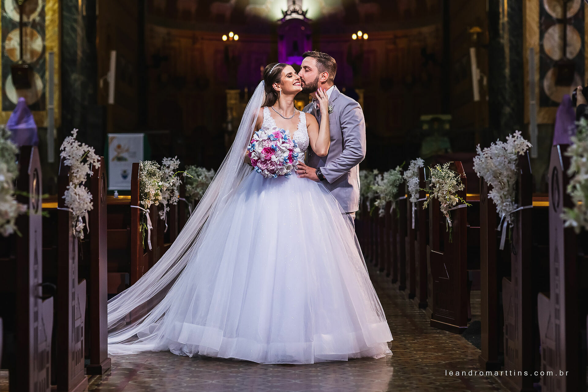 Foto Casamento Marcele e Vitor na igreja Basílica com recepção no espaço Glauber Carvalho Foto Casamento Marcele e Vitor na igreja Basílica com recepção no espaço Glauber Carvalho - Imagem 37