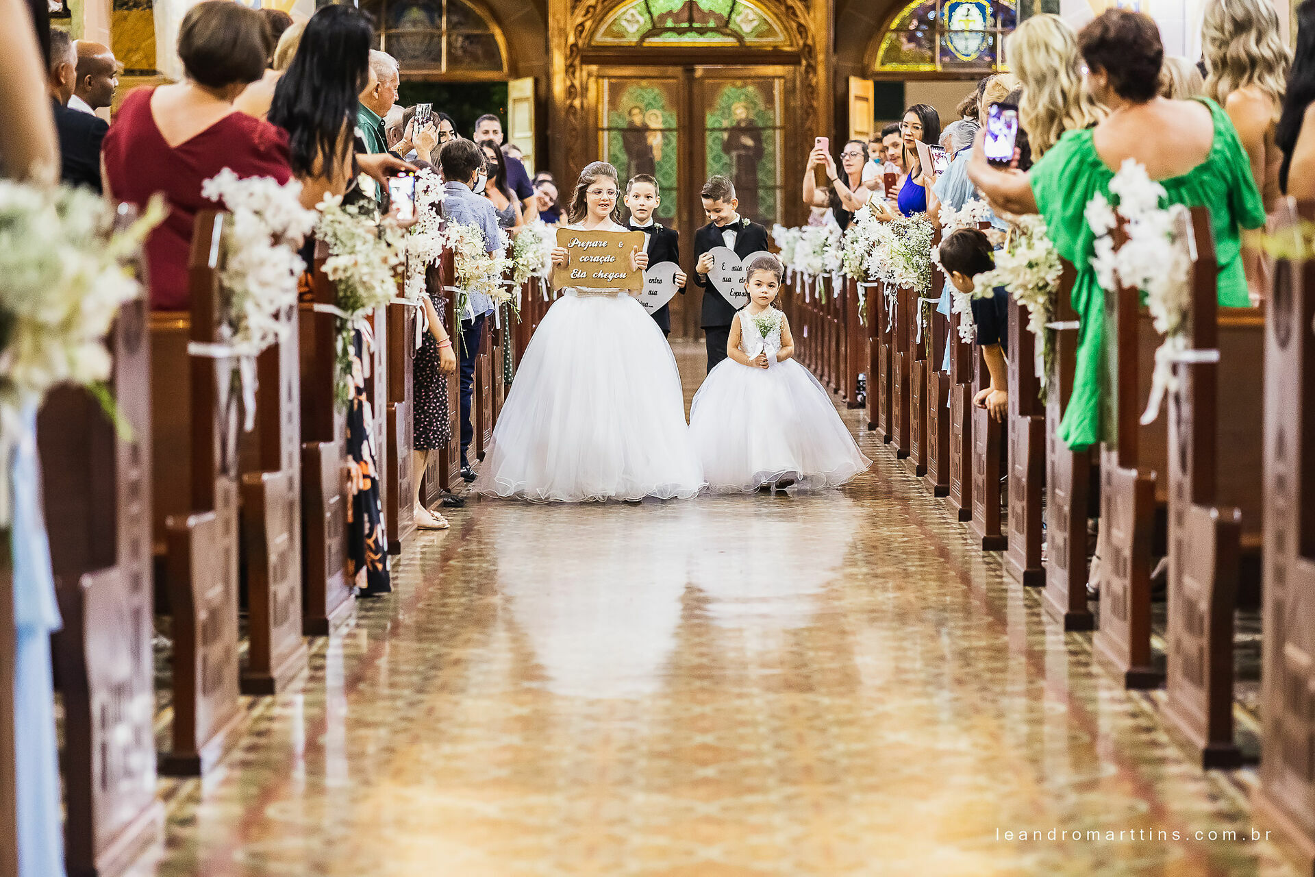 Foto Casamento Marcele e Vitor na igreja Basílica com recepção no espaço Glauber Carvalho Foto Casamento Marcele e Vitor na igreja Basílica com recepção no espaço Glauber Carvalho - Imagem 20
