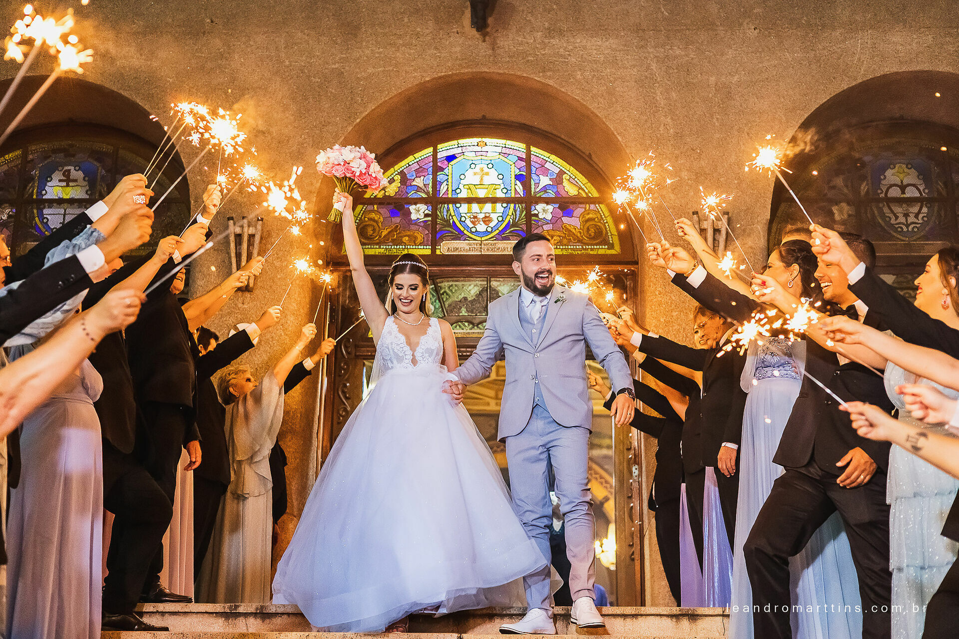 Foto Casamento Marcele e Vitor na igreja Basílica com recepção no espaço Glauber Carvalho Foto Casamento Marcele e Vitor na igreja Basílica com recepção no espaço Glauber Carvalho - Imagem 35