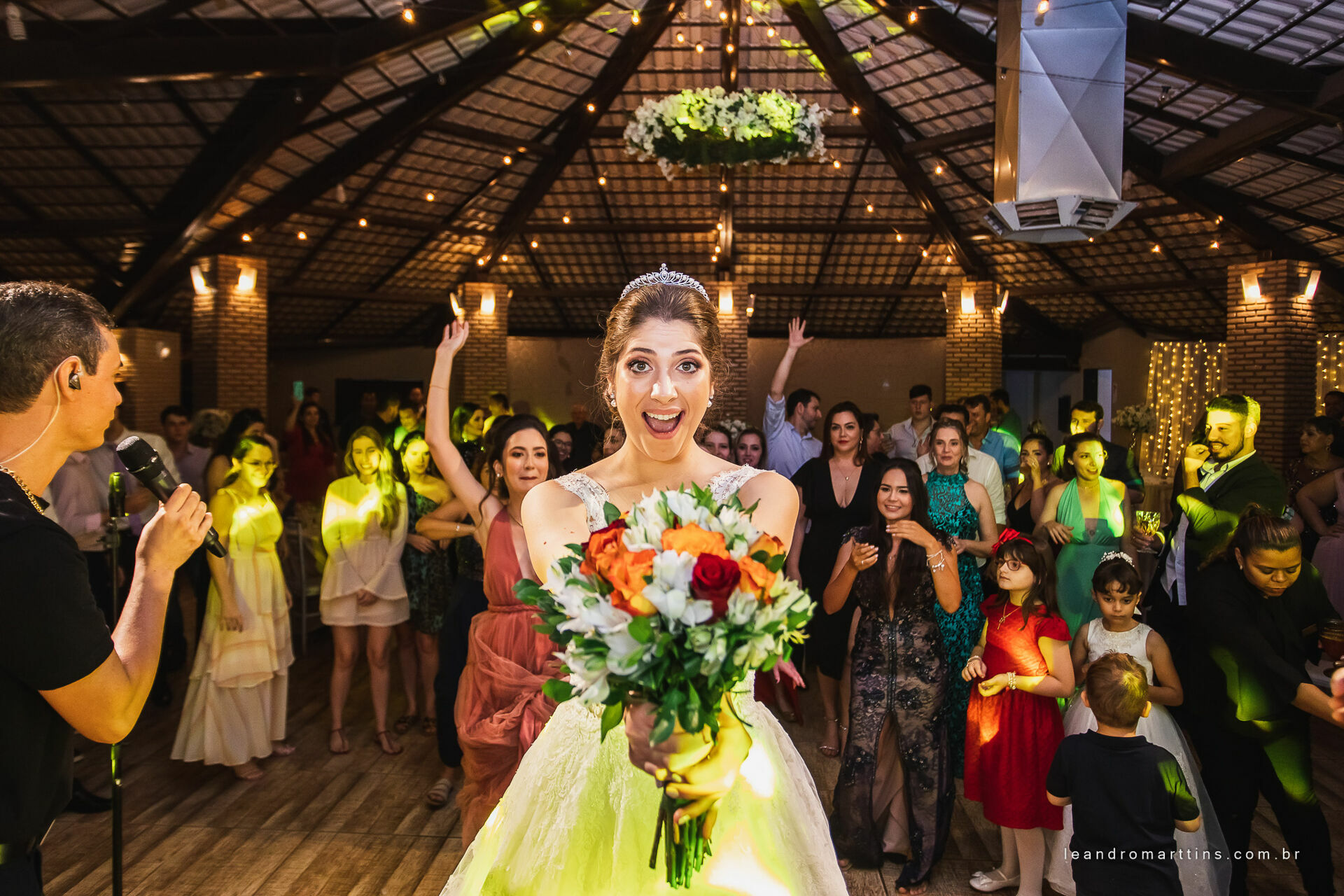 Foto Casamento Caroline e Leonardo na Igreja Nossa Senhora do Brasil Foto Casamento Caroline e Leonardo na Igreja Nossa Senhora do Brasil - Imagem 44