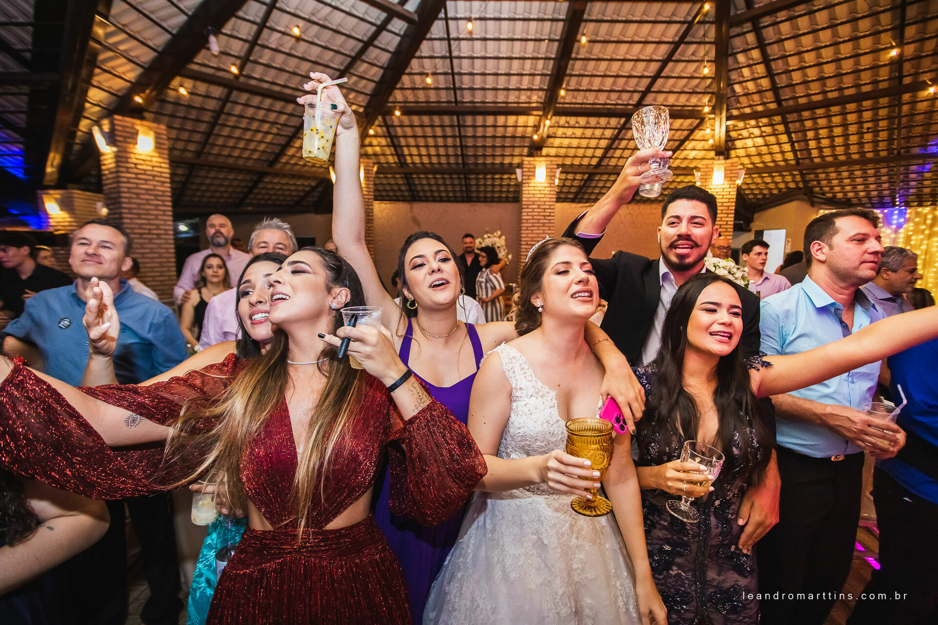 Foto Casamento Caroline e Leonardo na Igreja Nossa Senhora do Brasil Foto Casamento Caroline e Leonardo na Igreja Nossa Senhora do Brasil - Imagem 42