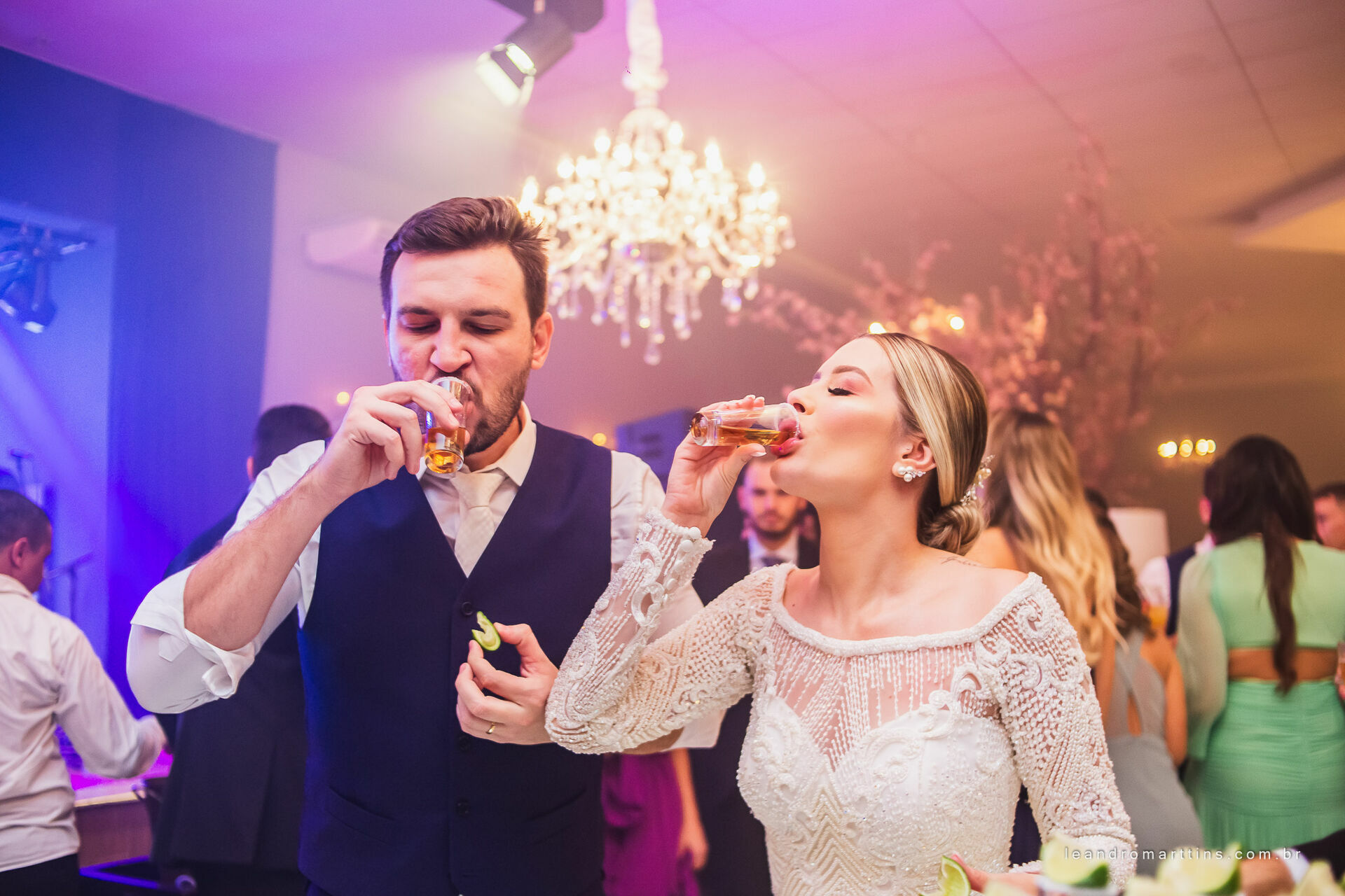 Foto Casamento Thayna e Fernando no espaço Casa Évora Eventos Foto Casamento Thayna e Fernando no espaço Casa Évora Eventos - Imagem 83