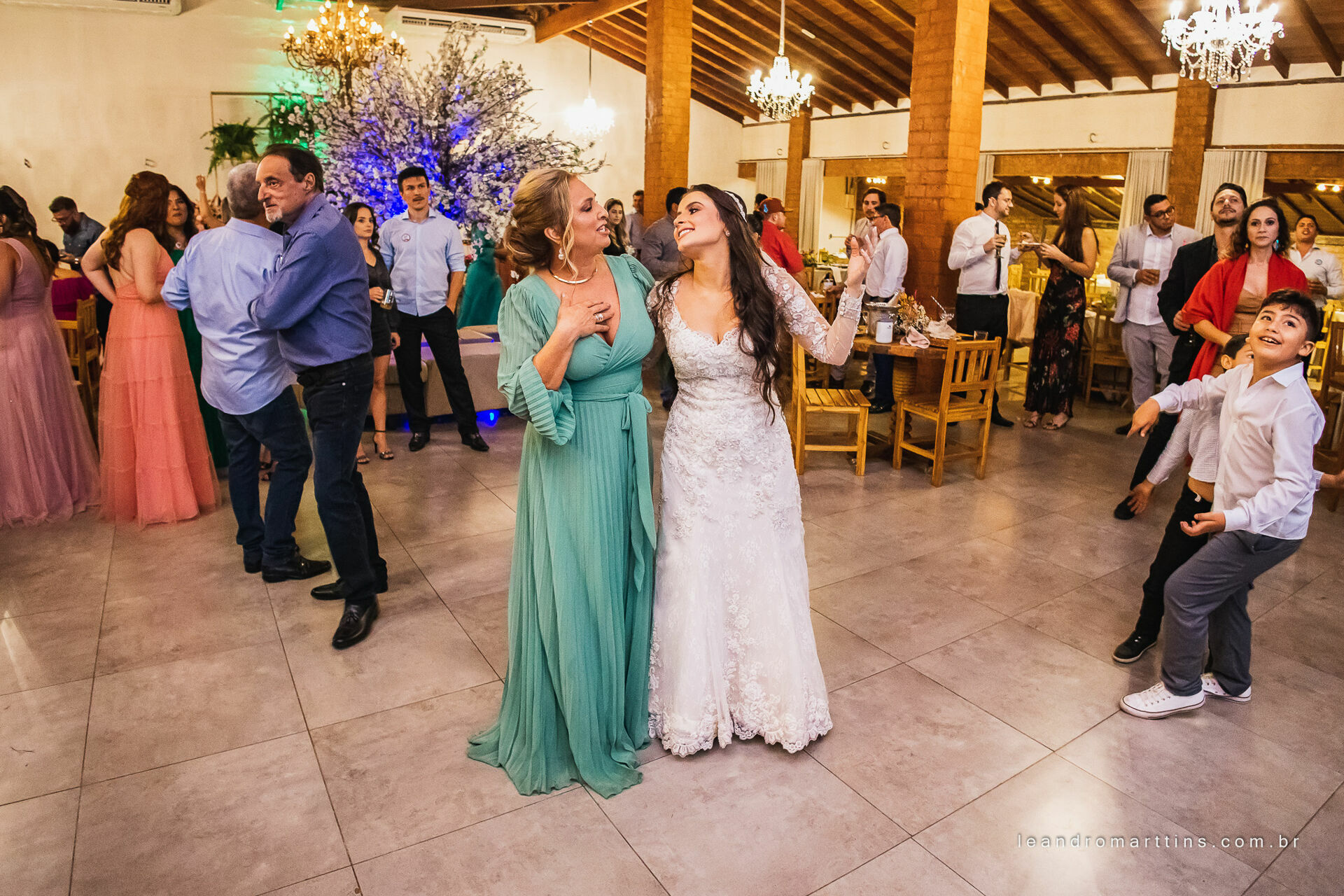 Foto Casamento Bárbara e Edson no espaço Estância Ouro Branco Foto Casamento Bárbara e Edson no espaço Estância Ouro Branco - Imagem 52